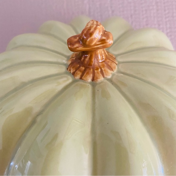 Ceramic pumpkin, earth tone / pale avocado green - Picture 4 of 6